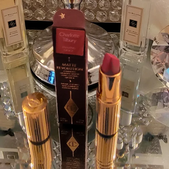 Charlotte Tilbury "AMAZING GRACE" Matte Revolution lipstick NWT 💄 - Picture 2 of 3